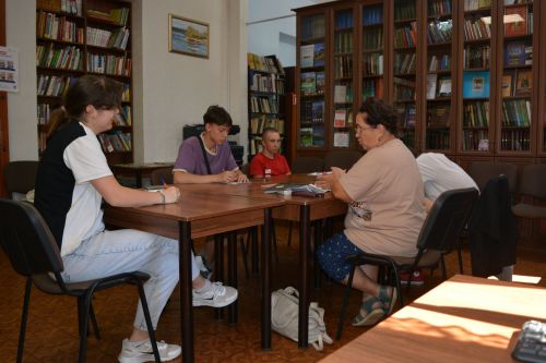 Чистопольская поэтесса Наталья Пасмурова раскрыла секреты поэтического мастерства участникам объединения «Родники»
