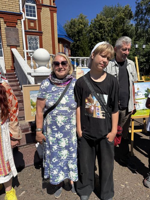 В Чистополе художники представили храмы Татарстана