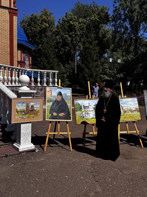 В Чистополе художники представили храмы Татарстана