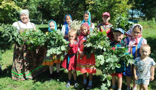 Дубовые, березовые, крапивные и цветочные: в Чистопольском районе провели мастер-класс по вязанию банных веников