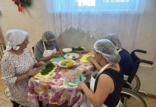 В чистопольском доме-интернате состоялся мастер-класс по приготовлению окрошки
