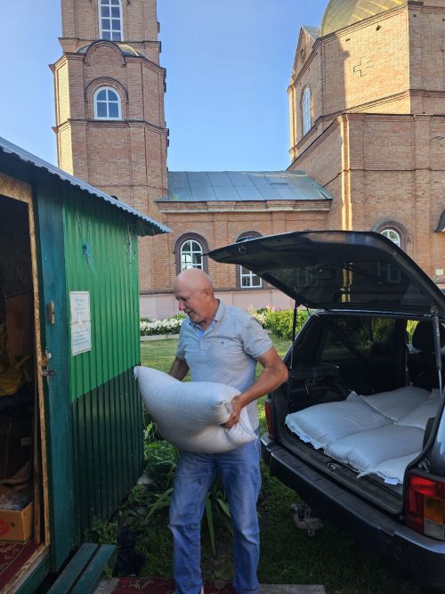 10 мешков гречки бесплатно: в Свято-Троицком храме проходит акция помощи