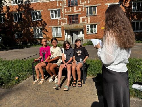 Специалисты молодёжного центра провели для детей мероприятие «Квизный драйв»