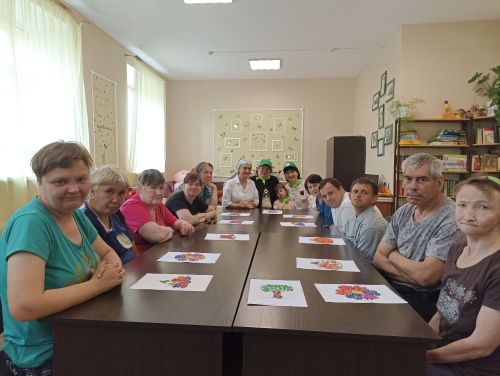 В Чистопольском доме-интернате прошел мастер-класс по созданию мозаики из тыквенных семечек