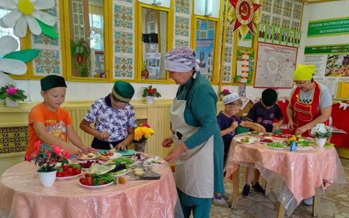 В селе Чистопольского района прошел увлекательный кулинарный мастер-класс для детей и их родителей