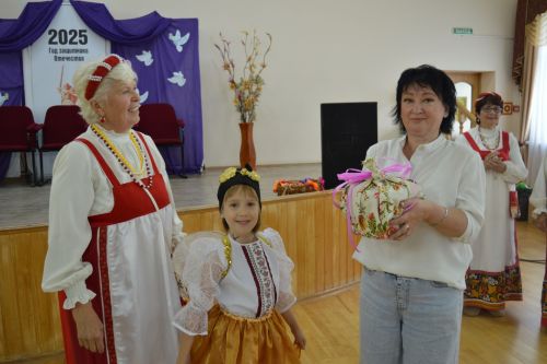 Ансамбль «Берегиня» подарил праздник жителям чистопольского дома-интерната «Юлдаш»