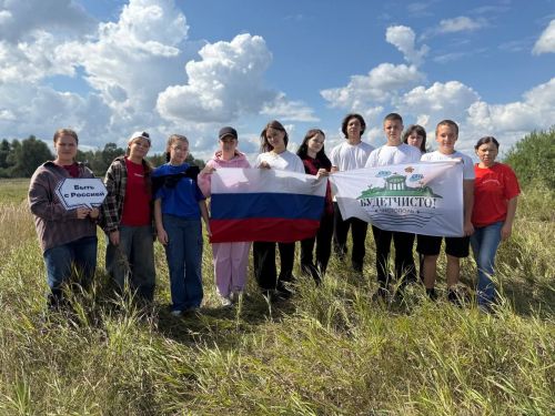 Экологический патриотизм: в чистопольском заказнике «Чистые луга» отметили День государственного флага России