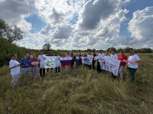 Экологический патриотизм: в чистопольском заказнике «Чистые луга» отметили День государственного флага России
