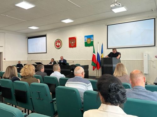 Гуманитарный груз доставлен, уборка зерновых на финишной прямой, киберпреступлений стало больше: основные темы совещания в Чистопольском муниципалитете