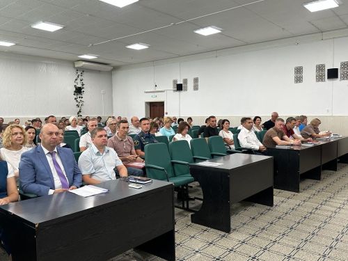 Цифровизация ЖКХ, рекордный урожай и «Рок-берега»: главное с совещания в Чистопольском районе