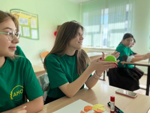 Молодежь села Чистопольского района создавали «Дерево семейного счастья»