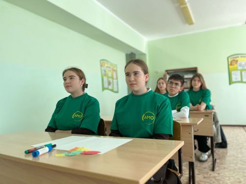 Молодежь села Чистопольского района создавали «Дерево семейного счастья»