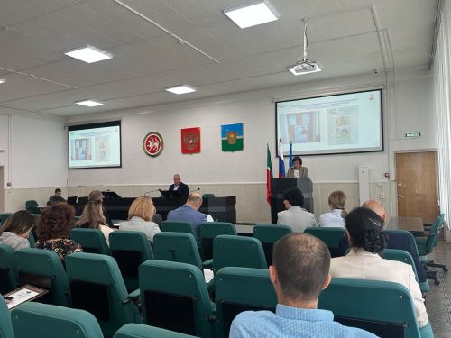 Поддержка ветеранов СВО, рост надоев и детская безопасность: ключевые темы аппаратного совещания в Чистополе