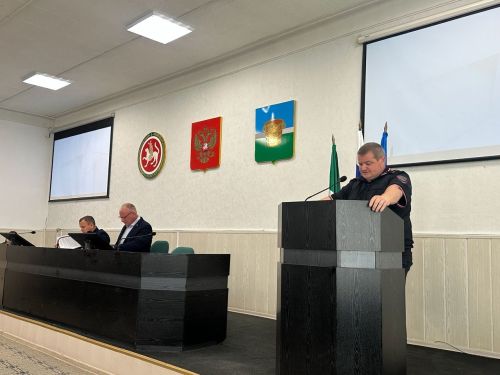 Поддержка ветеранов СВО, рост надоев и детская безопасность: ключевые темы аппаратного совещания в Чистополе