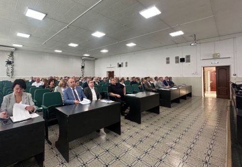 Поддержка ветеранов СВО, рост надоев и детская безопасность: ключевые темы аппаратного совещания в Чистополе
