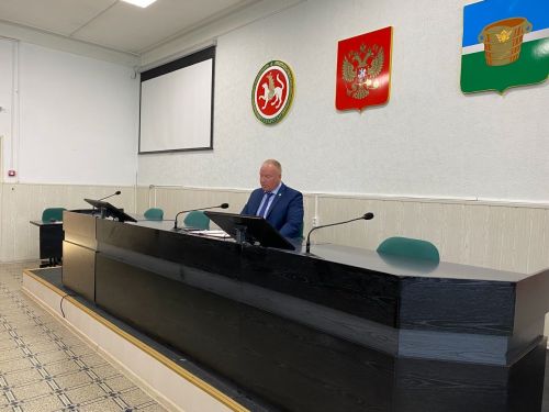 Дмитрий Иванов призвал усилить работу по защите чистопольцев от мошенников