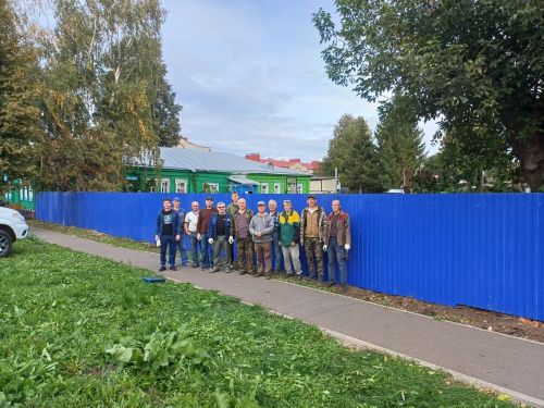 У храма Сергия Радонежского силами прихожан установлен новый забор