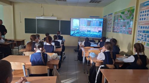 В чистопольском лицее прошел Урок мужества с участником СВО