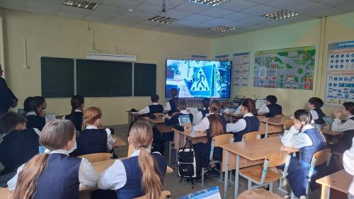 В чистопольском лицее прошел Урок мужества с участником СВО