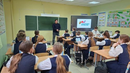 В чистопольском лицее прошел Урок мужества с участником СВО