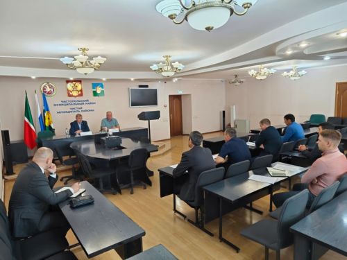 Министр транспорта и дорожного хозяйства РТ оценил ход дорожных работ в Чистополе: какие объекты ремонтируют в 2025 году
