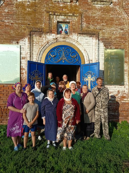 В старинном Воскресенском храме села Змиево совершаются богослужения