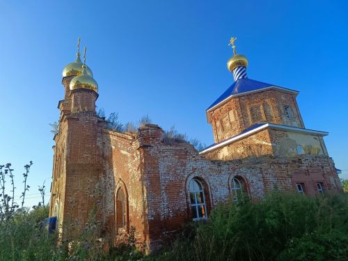 В старинном Воскресенском храме села Змиево совершаются богослужения