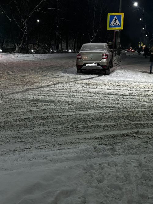 В центре Чистополя машина снесла ограждение