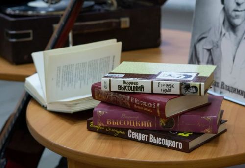 Чистопольские школьники читали и пели Высоцкого