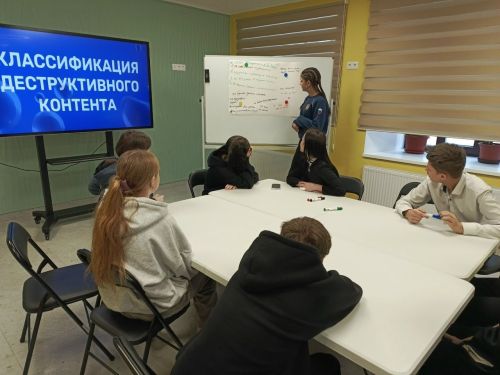В Чистополе прошло занятие для подростков по безопасности в интернете