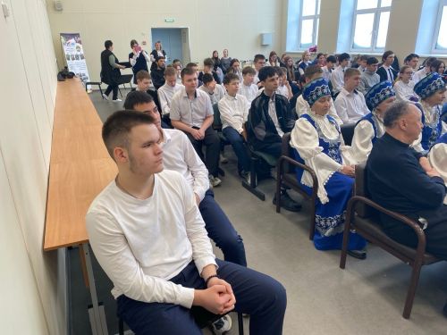 В ТОС № 2 «Поселок часовщиков» провели познавательную встречу в честь Года единства народов России
