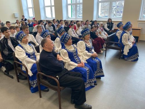 В ТОС № 2 «Поселок часовщиков» провели познавательную встречу в честь Года единства народов России