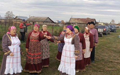 В селе Бахта открыли новую лестницу к роднику