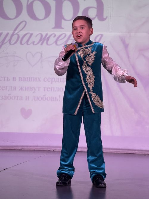 День пожилого человека отметили праздничным концертом в Молодёжном центре