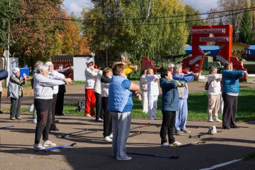 В Чистополе провели фестиваль скандинавской ходьбы