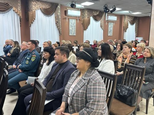 Район башлыгы катнашында узган киңәшмәдә яңа билгеләнеш, яшьләр, урып-җыю турында сөйләштеләр