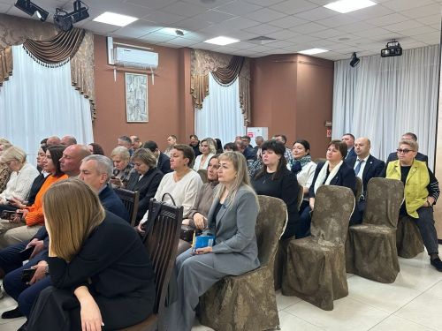Район башлыгы катнашында узган киңәшмәдә яңа билгеләнеш, яшьләр, урып-җыю турында сөйләштеләр