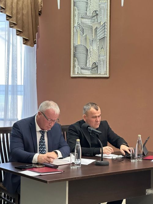 Район башлыгы катнашында узган киңәшмәдә яңа билгеләнеш, яшьләр, урып-җыю турында сөйләштеләр
