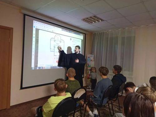 Воспитанники Чистопольского детдома узнали об устройстве православного храма