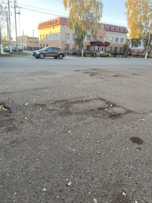 Жители Чистополя ждут ямочный ремонт на аварийном перекрёстке