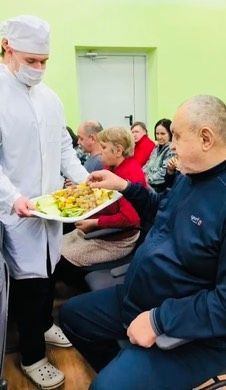 «Витамины — наши друзья»: волонтёры-медики провели познавательный час для проживающих чистопольского интерната