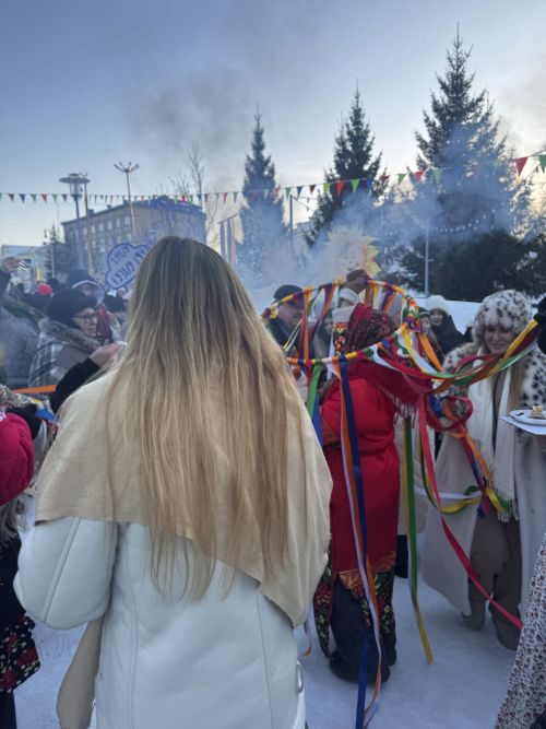 Гонки на лыжах, метание валенка и блины: в Чистополе весело отметили Молодёжную Масленицу