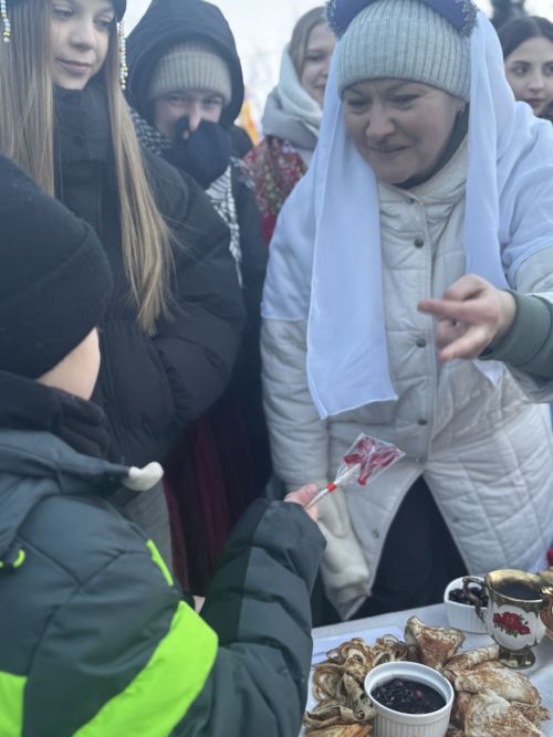 Гонки на лыжах, метание валенка и блины: в Чистополе весело отметили Молодёжную Масленицу