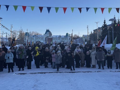 Гонки на лыжах, метание валенка и блины: в Чистополе весело отметили Молодёжную Масленицу