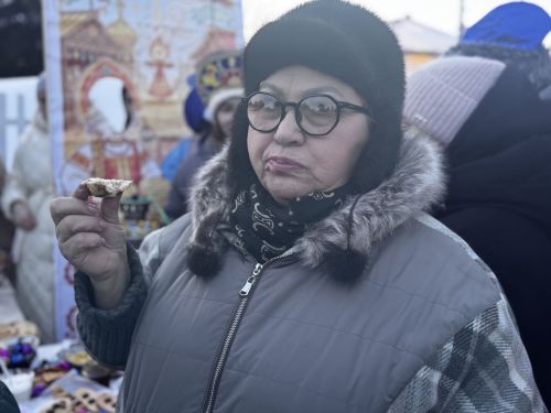 Гонки на лыжах, метание валенка и блины: в Чистополе весело отметили Молодёжную Масленицу