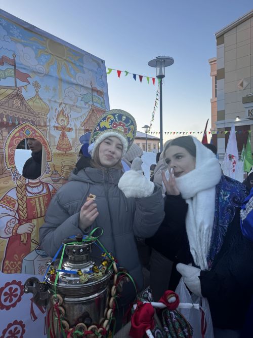 Гонки на лыжах, метание валенка и блины: в Чистополе весело отметили Молодёжную Масленицу