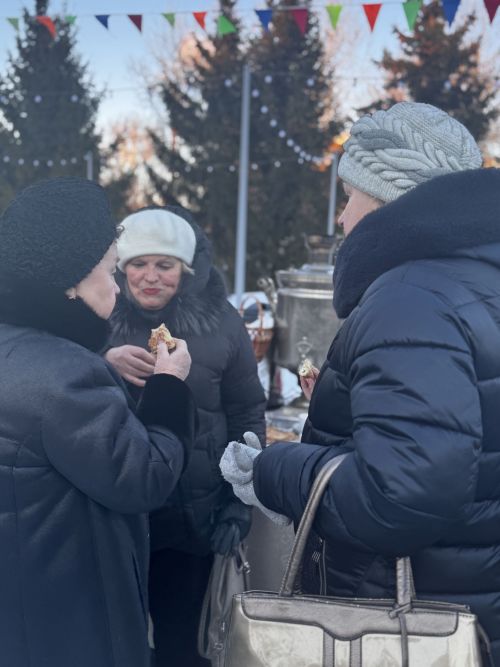 Гонки на лыжах, метание валенка и блины: в Чистополе весело отметили Молодёжную Масленицу