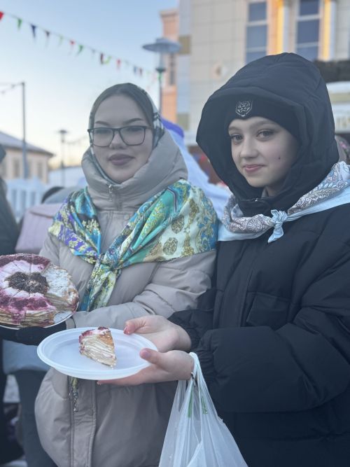 Гонки на лыжах, метание валенка и блины: в Чистополе весело отметили Молодёжную Масленицу