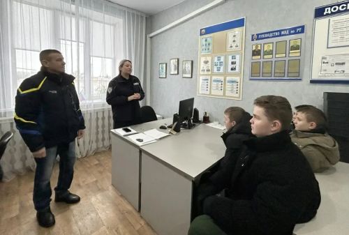 Кадеты чистопольской школы побывали в гостях у Госавтоинспекции