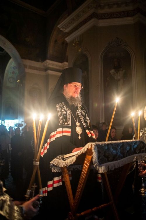 Епископ Пахомий совершил Великое повечерие с чтением покаянного канона